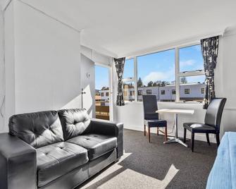 Alexander Motel - Taumarunui - Living room