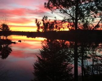 Relax on Little Lake Sunapee Lake Front - New London - Zwembad