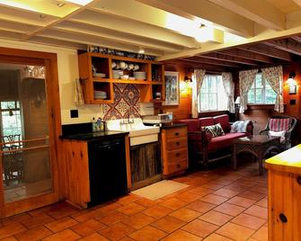 Magical Adirondack Camp on Gorgeous Brook - Keene Valley - Kitchen