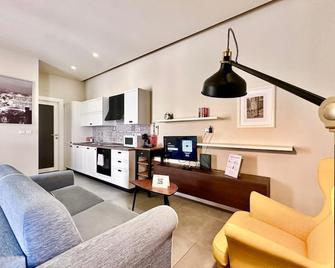 Charming flat off the sea front - Gżira - Living room