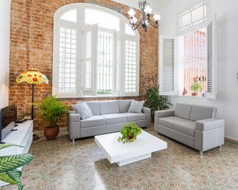 Casacaribbeanblue 1927 - Havana - Living room