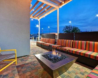 Home2 Suites by Hilton Harvey New Orleans Westbank - Harvey - Balkón