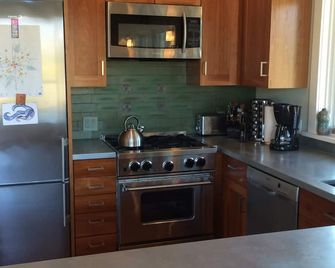 Simple, Serene Wine Country Retreat In Alexander Valley, Sonoma County - Geyserville - Cocina