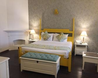Pine Retreat - Mussoorie - Bedroom