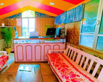 Hotel New Sun N Rock ( 1km from Nakki Lake ) - Mount Abu - Front desk
