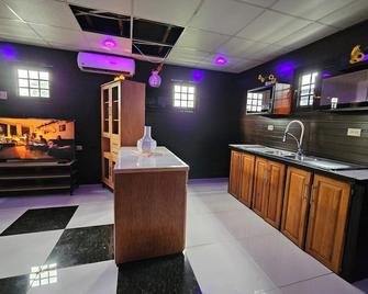 The Studio of Praise - Gasparillo - Kitchen