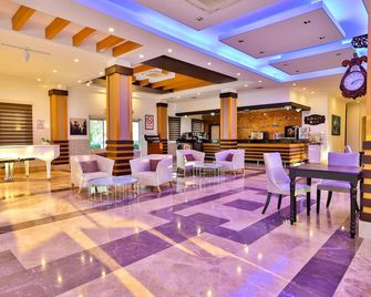 Crystal Aura Beach Resort & Spa - Kemer - Recepción