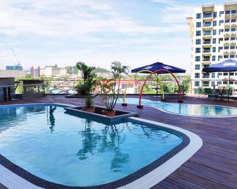 Sabah Oriental Hotel - Kota Kinabalu - Svømmebasseng
