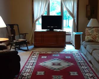 2 bedroom vacation rental - Old Forge - Living room