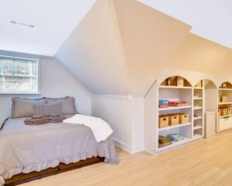 Red Clay Farmhouse - Cleveland