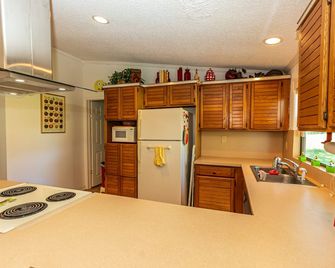 Rural Retreat with Private Pond, ATV Trails and Event Space - Buffalo - Kitchen