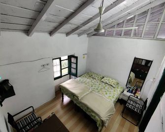 Pre Independence 2 BHK Bungalow,dalhousie,himachal - Dalhousie - Schlafzimmer