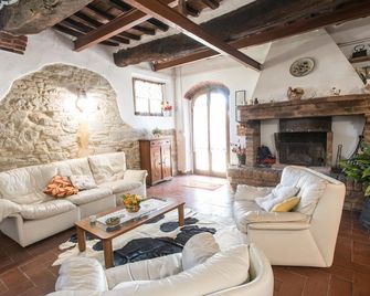 Agriturismo Podere Caggiolo - Swimming Pool & Air Conditioning - Pozzo - Sala de estar