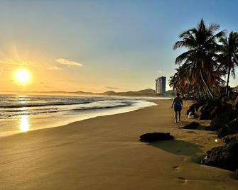 Steps from the Beach - Quiet Condo - Luquillo - Campo de Golf