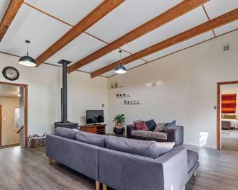 Tranquil space with sounds of stream and native bird life. - Mangawhai
