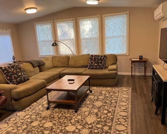 Riverbed House with hot tub - Middletown - Sala de estar