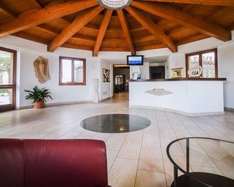 Hotel Il Querceto - Dorgali - Front desk
