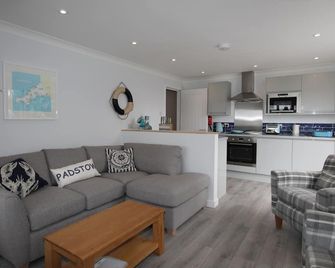 Mawgan Porth Apartments - Wadebridge - Living room