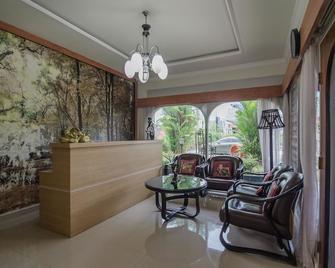 RedDoorz Syariah Plus @ Banjarbaru - Banjarbaru - Front desk