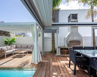 Beachside Retreat with Private Pool - Papamoa - Patio