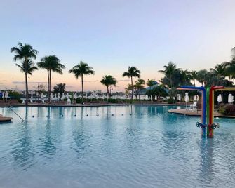 Harborside Resort - Nassau - Piscina