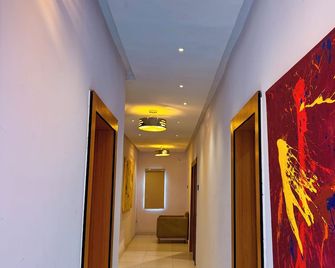 The colony residences hotel and suites - Benin City - Hallway