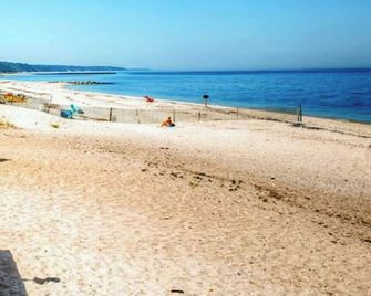 Seaside Stay: Waterfront with Views & Beach Access - Wading River - Beach