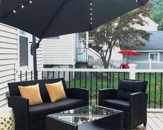 Our Rockbound Highland Home - 2 Blocks from Thayer Gate - 1/2 Block to Main St. - Highland Falls - Balcony