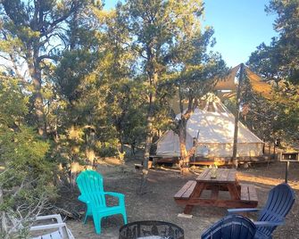 Cozy Bell Tent Surrounded by Nature in Duchesne, Utah - Duchesne - Patio