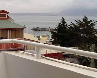 Hotel Blanco Encalada - Bahía Inglesa - מרפסת