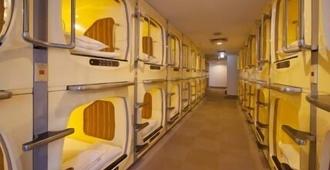 Sauna & Capsule Hotel Hollywood - Caters to Men - Okayama - Pasillo