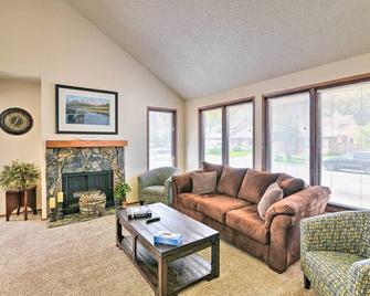 Modern Anchorage Townhome: 8 Mi to Downtown! - Anchorage