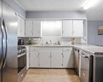 Welcome to Catfish Cabin! - Henderson - Kitchen