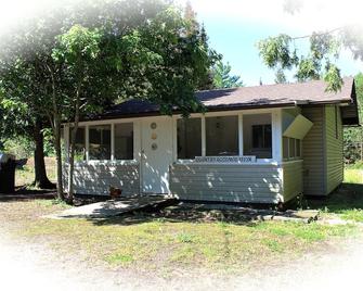 Cabin on Manitoulin Island - 戈爾貝 - 建築