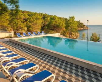Gava Waterman Island Cottages - Milna (Brač) - Басейн
