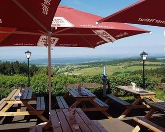 Berggasthof Hoherodskopf - Schotten - Balkon
