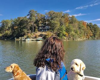 River Retreat, Slice of Heaven, Tranquility, Fishing, Kayak, Crabbing, 4BR, Pet - Lancaster