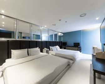 Sinchon Momo - סיאול - חדר שינה