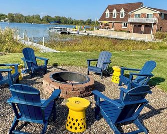 Big Chapman Lake Escape - Warsaw - Patio