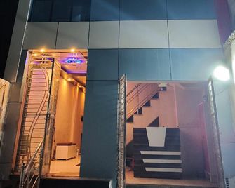 Shri Raghunandan dham - Sītāpur Mūāfi - Building