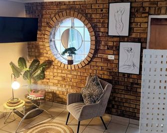 Freyja's Place - Private cottage sleeps 2 perfect for work or play - Roodepoort