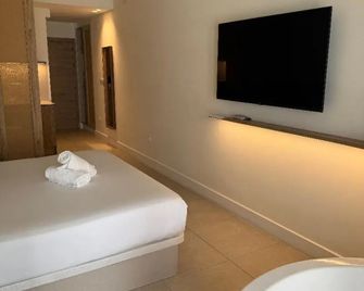 Reina Victoria Velázquez - Alicante