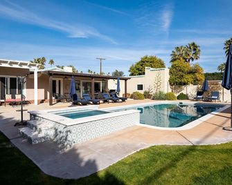 Movie Colony Oasis - Peaceful Walk to Downtown - Palm Springs - Svømmebasseng