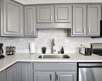 Walk to Downtown! 6-Bedroom Home - Saint Charles - Kitchen
