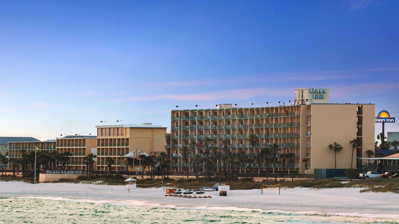 Days Inn by Wyndham Panama City Beach/Beachfront Resort