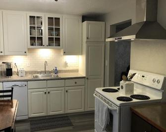 Skots Villa Centrally located (Near Sanford Medical Center & Midco.) - Sioux Falls - Küche