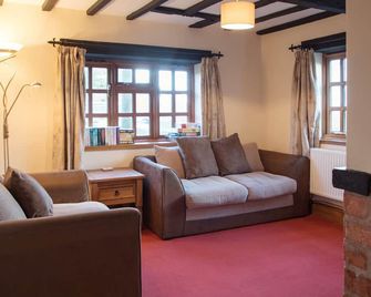 Yew Tree Cottage - Malvern - Living room
