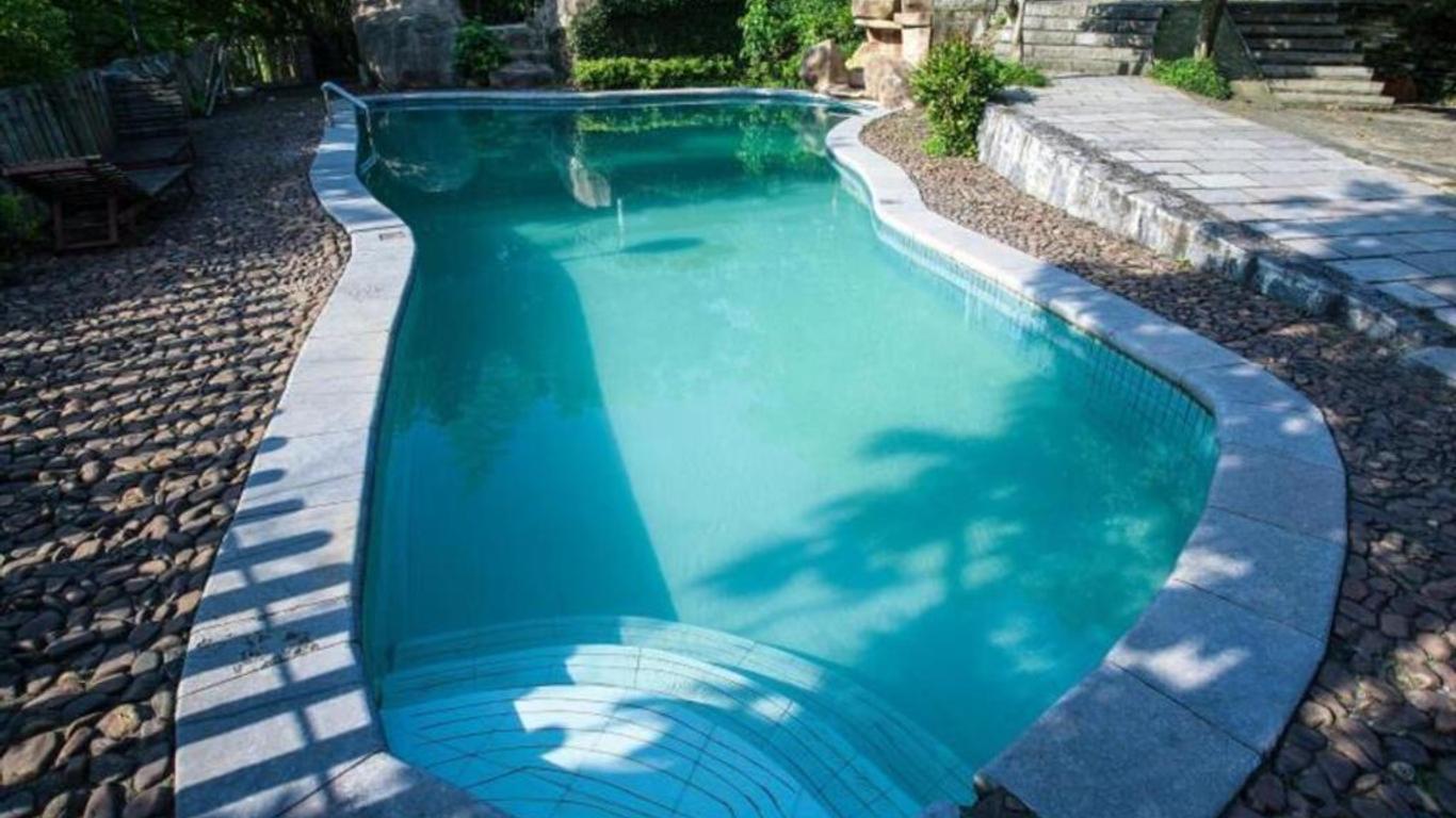 Riverside Retreat Hotel