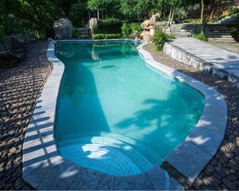 Riverside Retreat Hotel - Guilin - Piscina