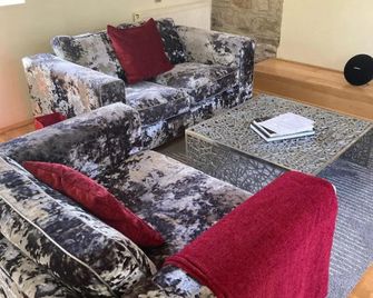 Hemples Lodge - Newcastle upon Tyne - Living room